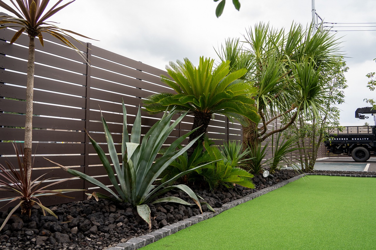 浅間石を使ったドライガーデン施工事例