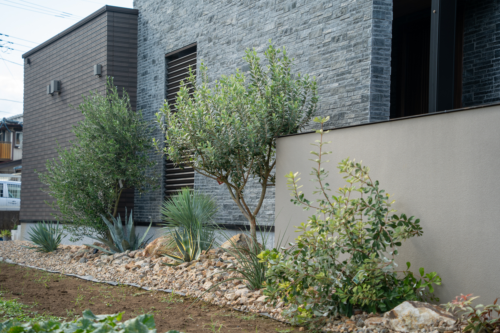 ナチュラルドライガーデンとロックガーデンの融合　施工事例